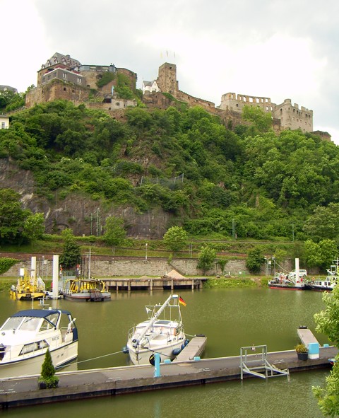 Hafen St.Goar vor Burg Rheinfels