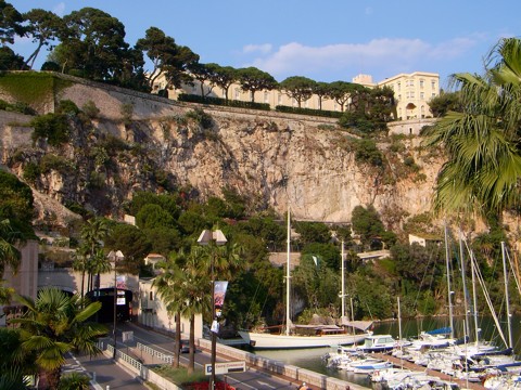 Port de Fontvieille und Fürstenpalast in Monaco