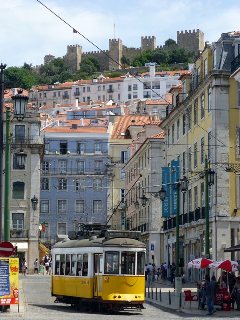 Lissabon - alte Straßenbahn - Castelo de São Jorge