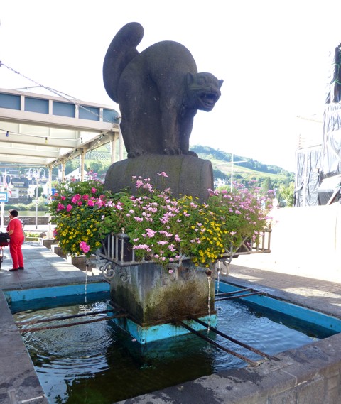 Zeller Schwarze Katz Brunnen