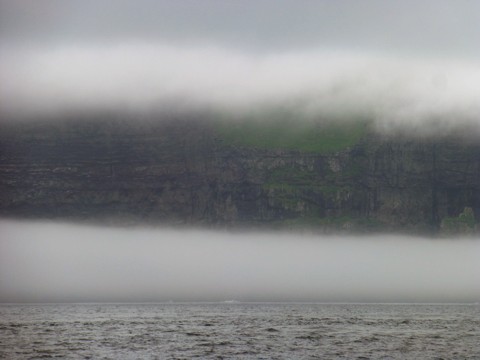 Färöer im Nebel