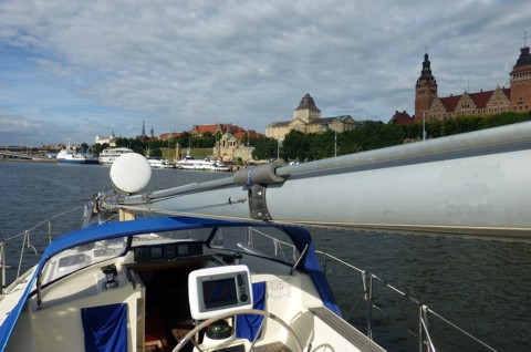 Stettin - Tongji mit gelegtem Mast