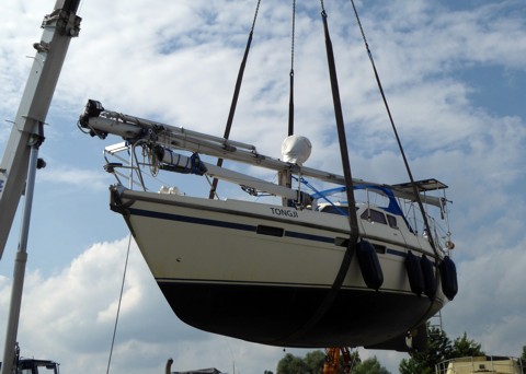 Luftschiff - Seeschiff beim Kranen Luftschiff - Seeschiff beim Kranen