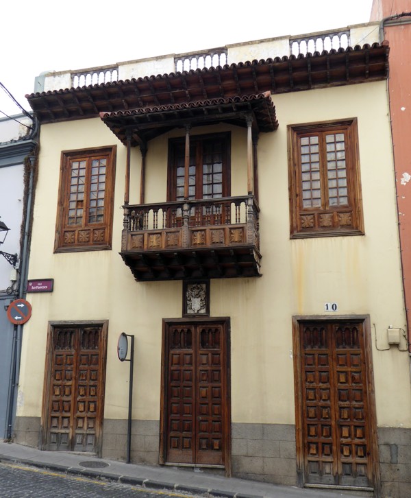 Holzbalkon Holzbalkon