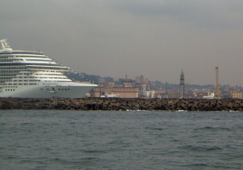 MSC Splendida in Neapel MSC Splendida in Neapel