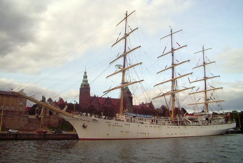 Dar Mlodziezy